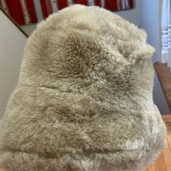 CLYDE Fur Bucket Hat - Picture 4 of 4